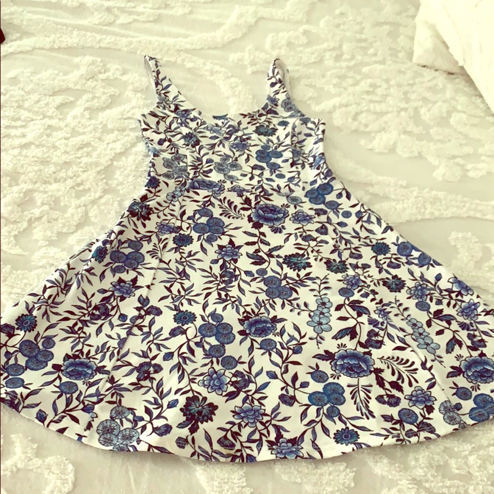 Flouncy sun dress NWOT